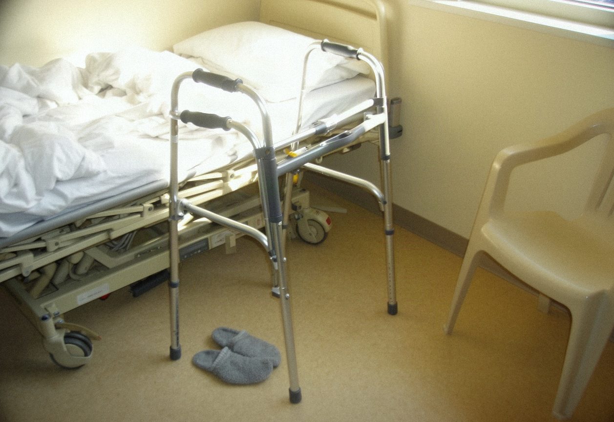 Rehabilitacja po złamaniu kości udowej u osoby starszej